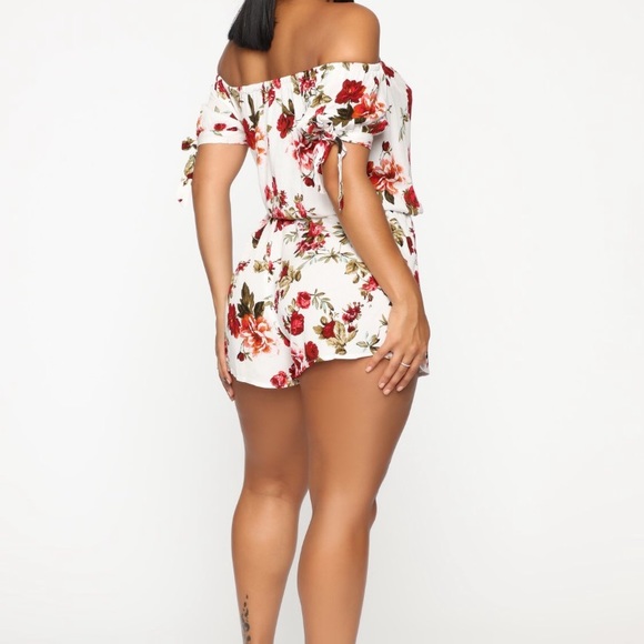 ✨ Forever A Lady Foral Romper ✨ - Picture 2 of 3